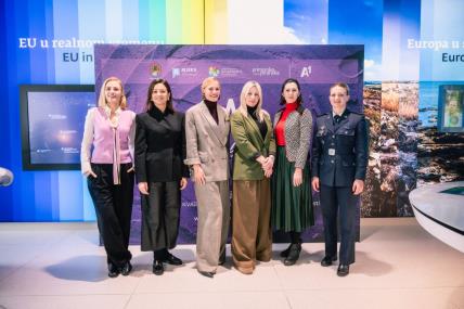 S lijeva na desno Anita Letica, Dubravka Štefanac, Nevena Rendeli Vejzović, Diana Čović Vidović, Karla Pudar i Antonija Trupinić.jpg