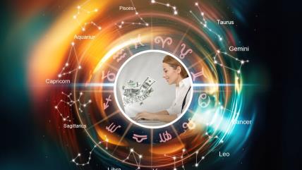 Žena zarađuje novac na laptopu