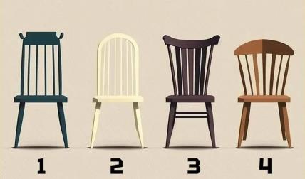 Četiri drvene stolice za test ličnosti