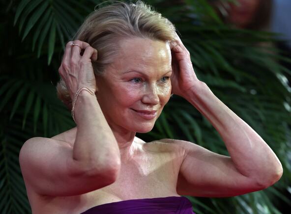 Pamela Anderson vratila frizuru iz zlatnog doba Holivuda