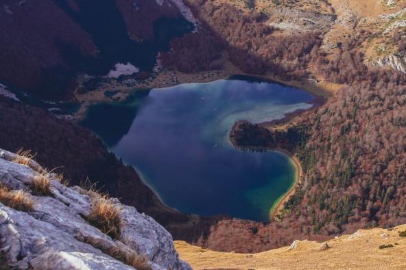 Zaljubite se u Trnovačko jezero u obliku srca