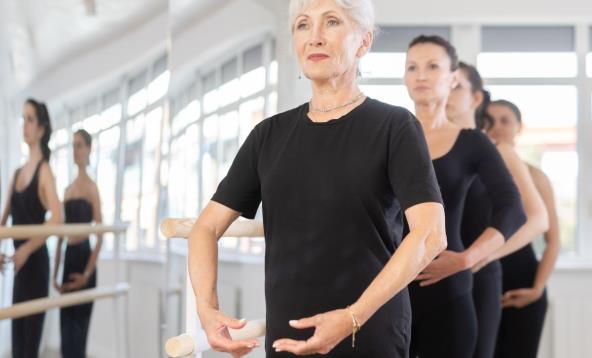 Žene vežbaju držanje