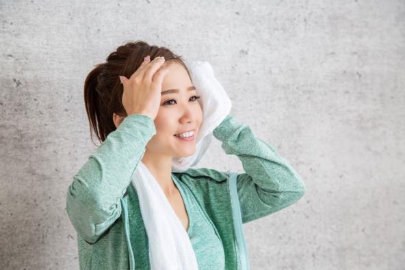 Japnka briše znoj sa čela