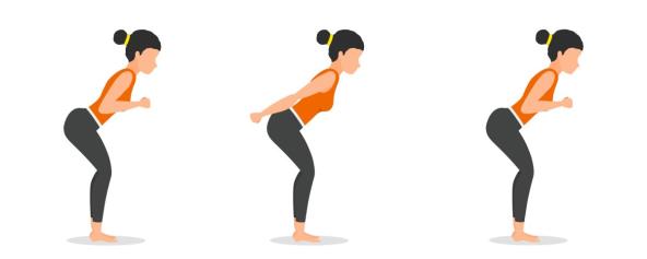 Žena radi vežbe za triceps i leđa