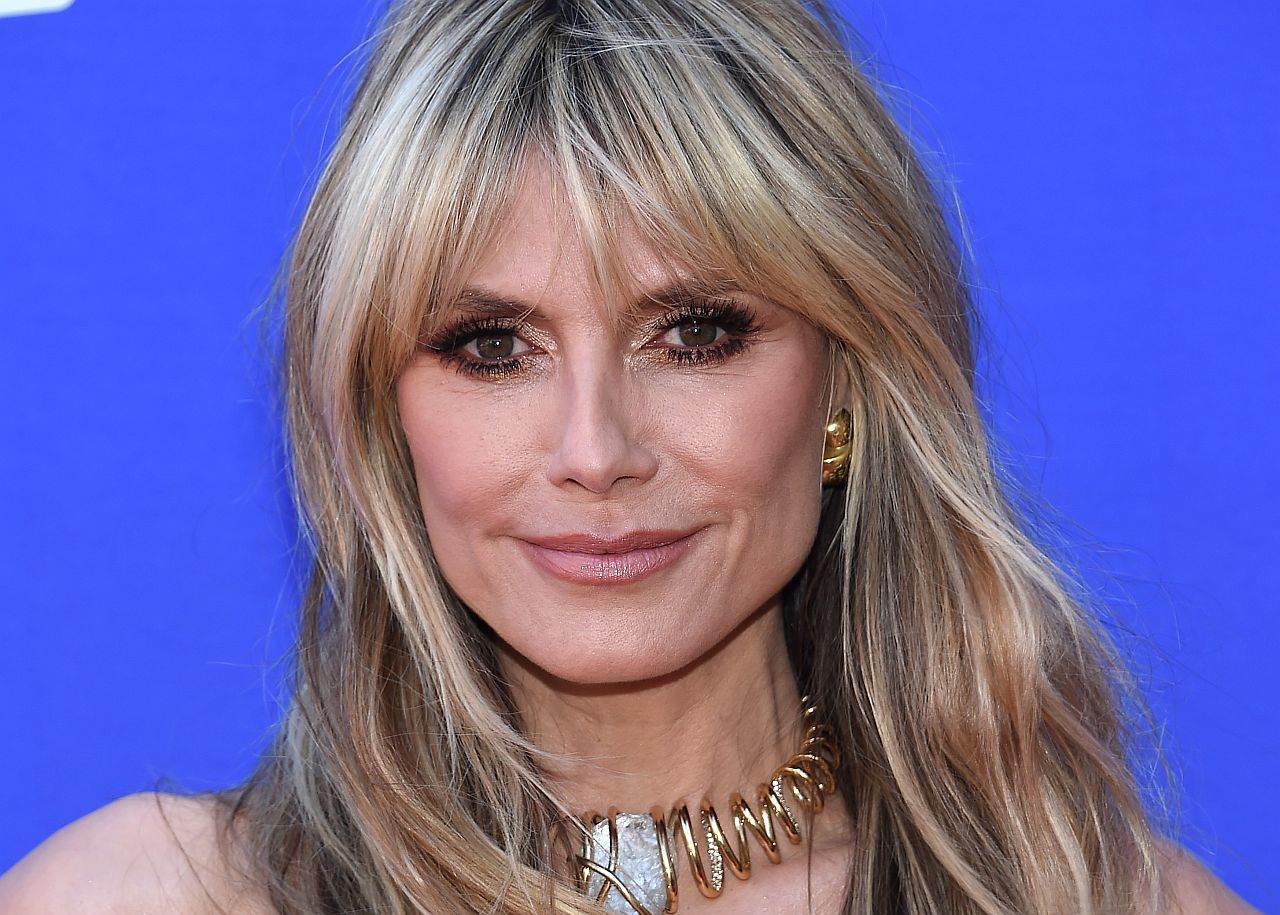 Frizura sa šiškama da izgledate mlađe.