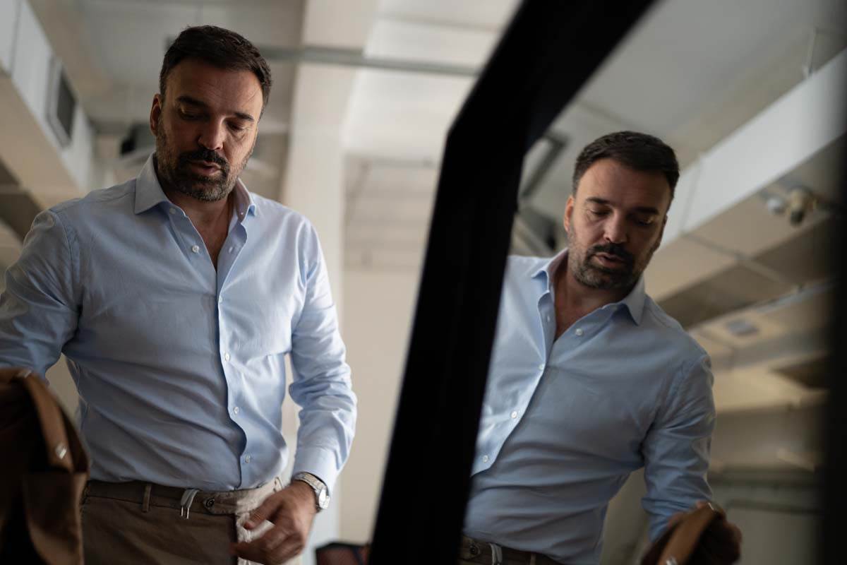 Poznati muškarci na setu slikanja za naslovnu stranu magazina Lepa i Srećna