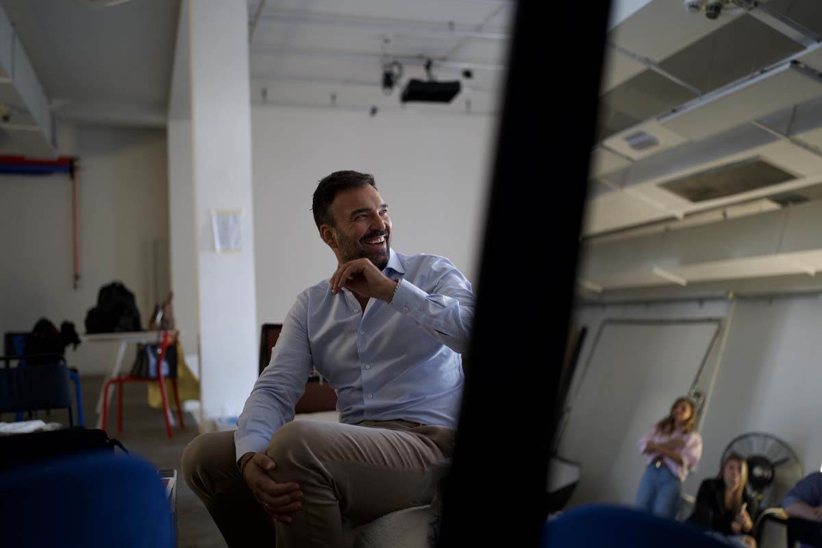 Poznati muškarci na setu slikanja za naslovnu stranu magazina Lepa i Srećna